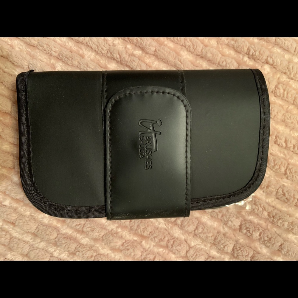 NWT IT Cosmetics makeup brushes set